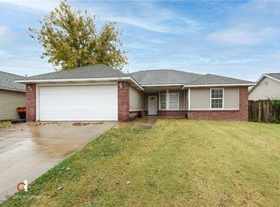 1007 Sunrise Cir, Siloam Springs, AR 72761