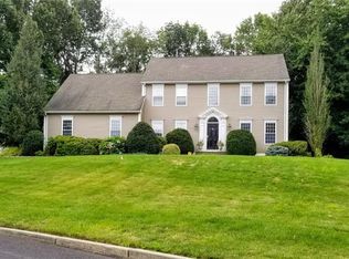 4 Jennifer Cir, Cranston, RI 02921