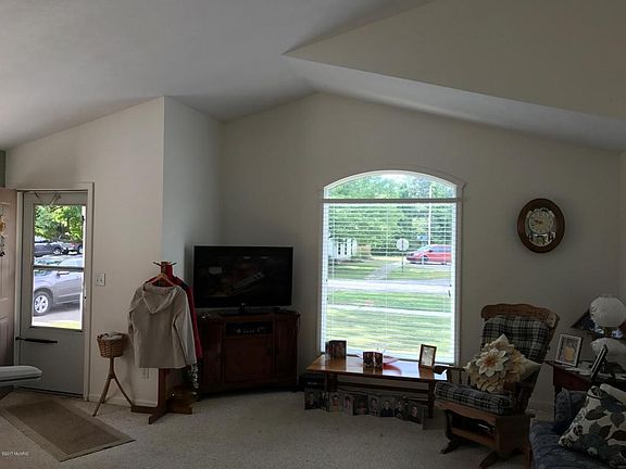 3rd image of 301 E Ann St