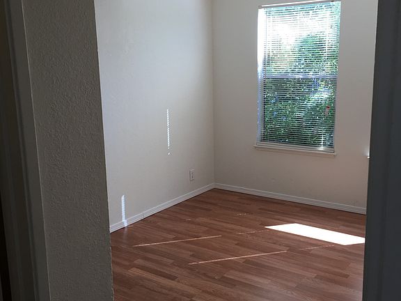 3rd image of 1365 Sunny Ct APT 7