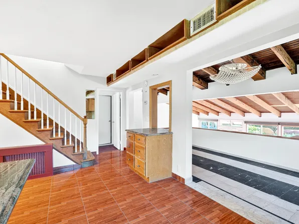 6015 Independence Avenue image 23 of 85