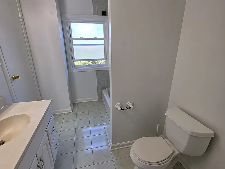 390 Richmond Ave #2 — Photo 14