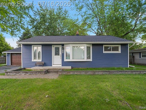 4th image of 986 Gill St