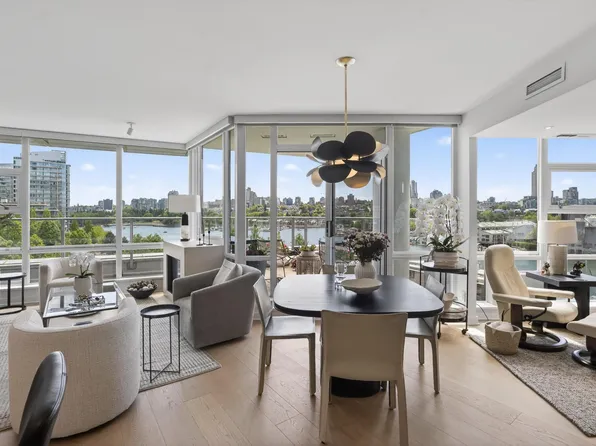 633 Kinghorne Mews #801, Vancouver, BC V6Z 3H3