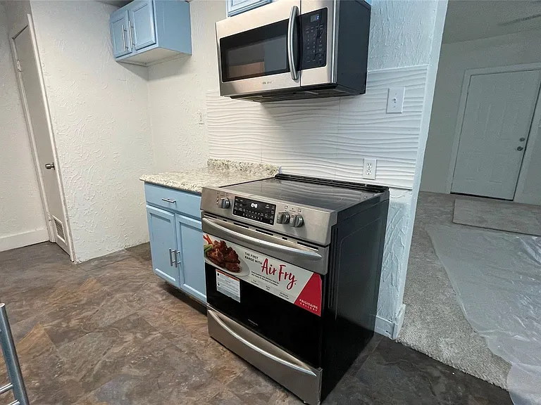 2718 Exline St — Photo 2