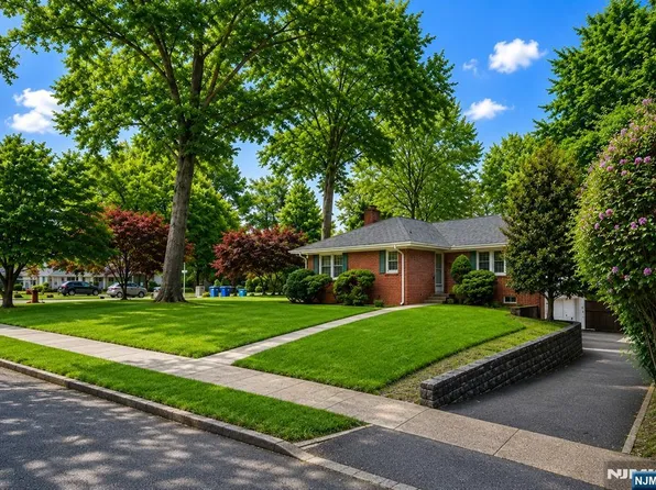 204 Kensington Ave, Norwood, NJ 07648