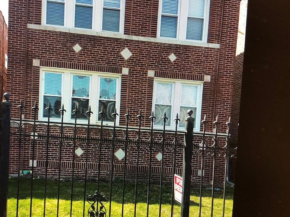 1st image of 3716 N Sawyer Ave #2