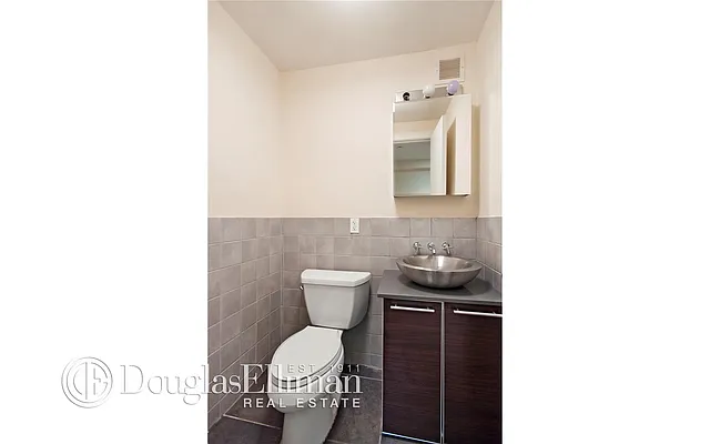 Rented by Douglas Elliman | media 32