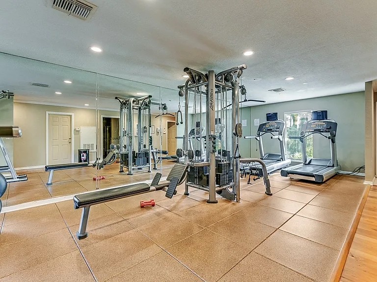 Aventine at Forest Lakes Apartment Homes — Photo 23