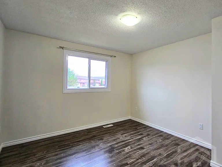 458 Springbank Ave N #2 — Photo 8