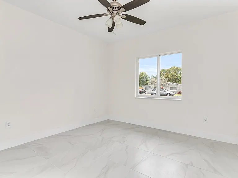 2780 NW 15th St — Photo 4