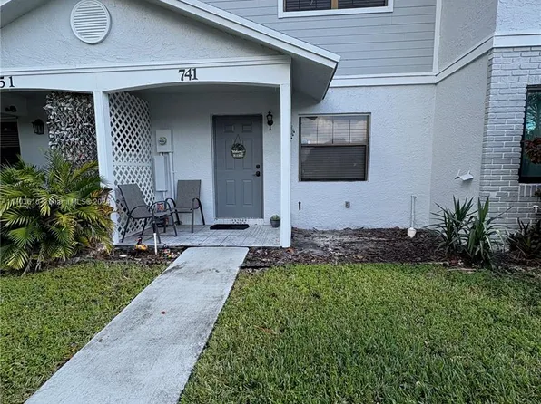 741 NW 105th Ter, Pembroke Pines, FL 33026