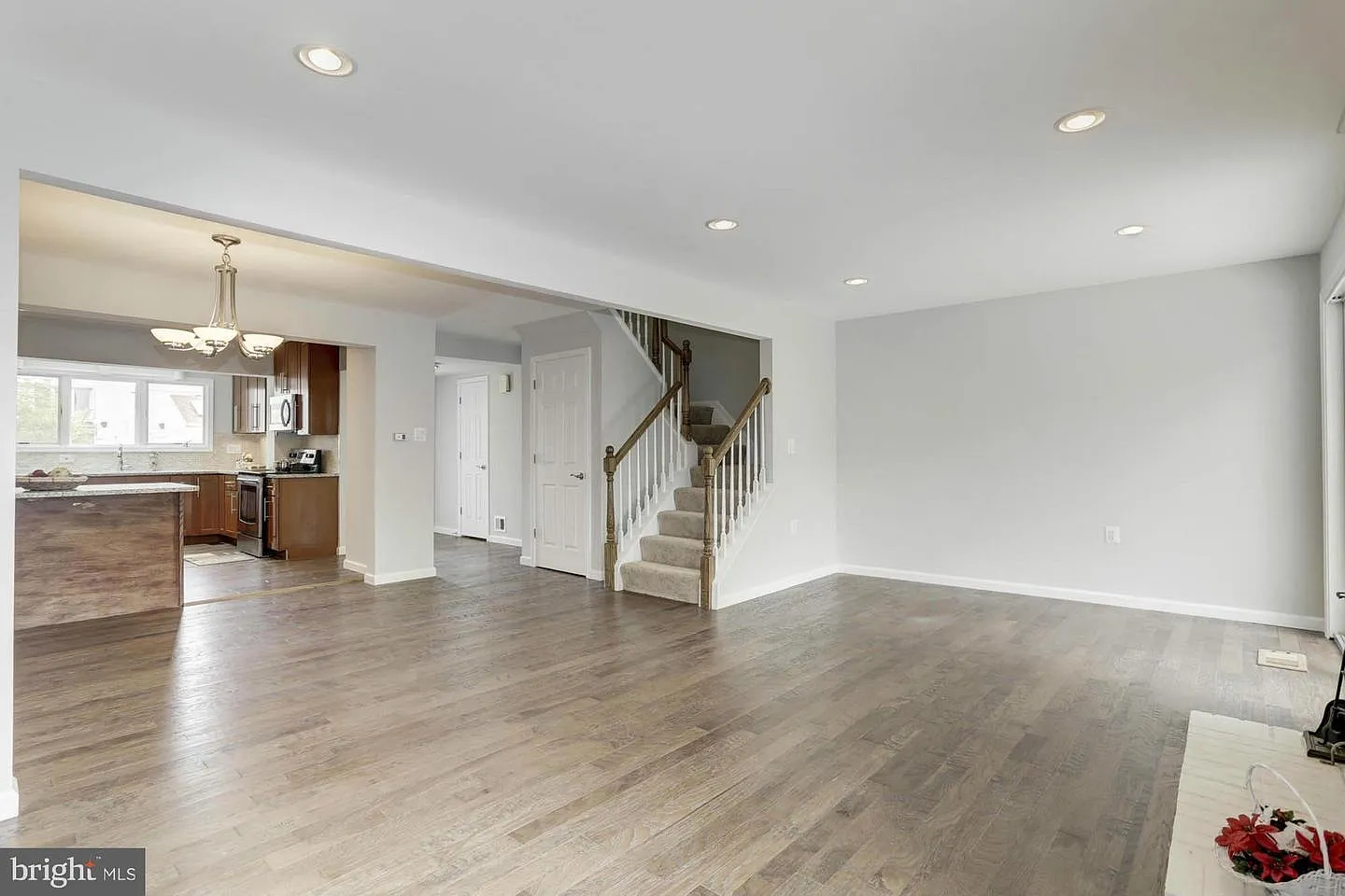 3 bed, 1900 sqft, $3,000 — Photo 4