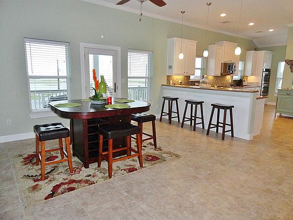 4th image of 16711 Marina Dr