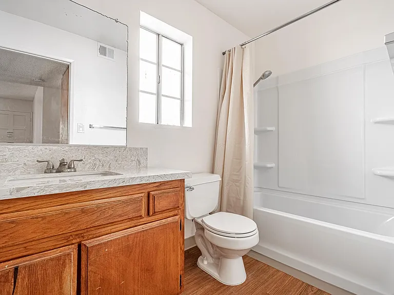 415 W Center St #B — Photo 9