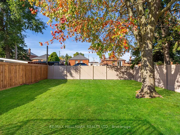 66 Ferncroft Dr — Photo 37