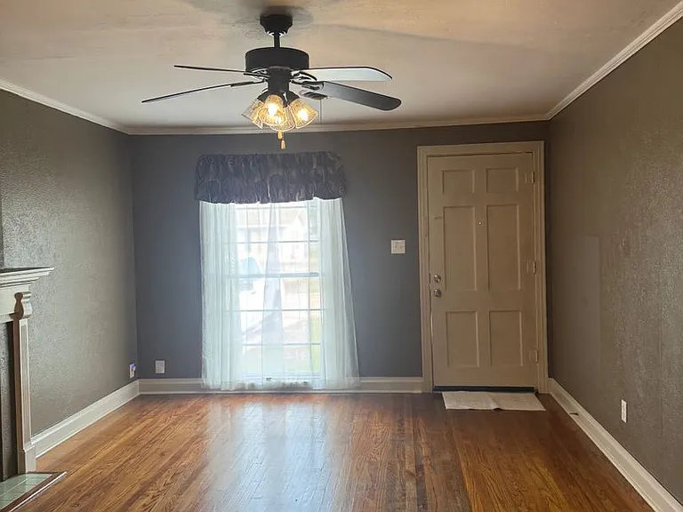 2416 Northside Dr — Photo 3
