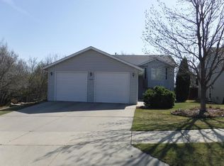 1404 12th Ave SE, Mandan, ND 58554