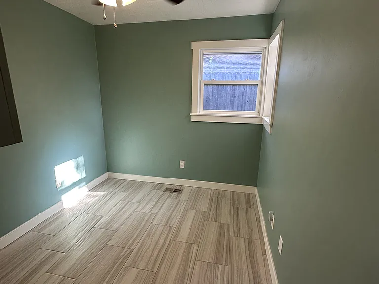 5912 N Sterling Dr — Photo 17