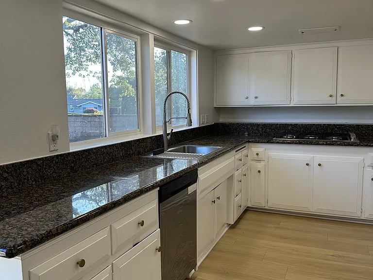 326 Las Riendas Dr — Photo 15