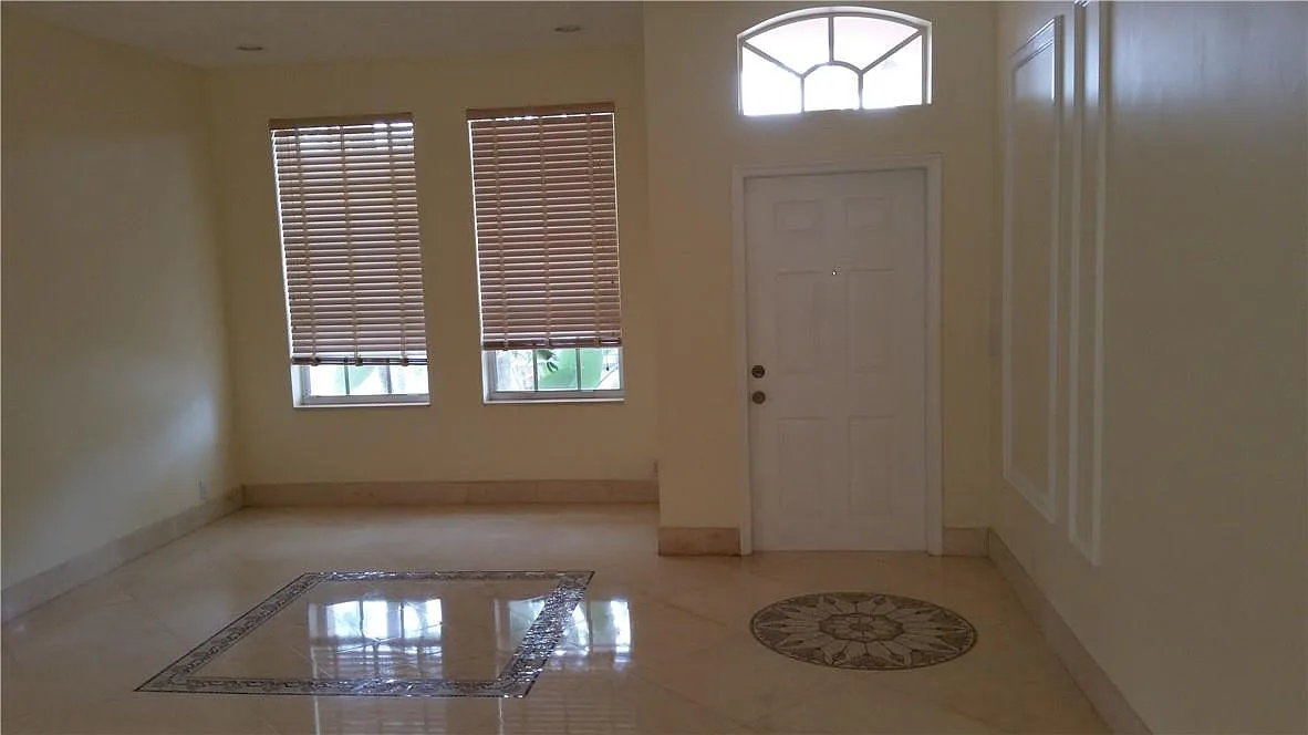 3 bed, 2.0 bath, 1694 sqft, $3,600 — Photo 3
