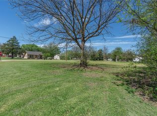 410 W Comanche St #6, Lindsay, OK 73052