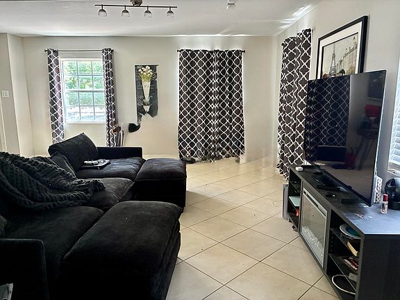 3rd image of 3056 RIVERSIDE #1C