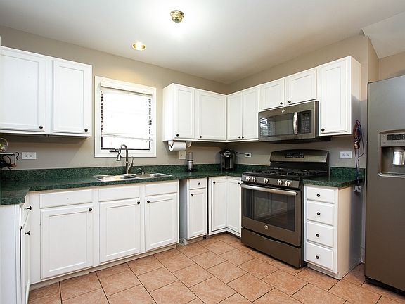 3rd image of 16625 Carse Ave