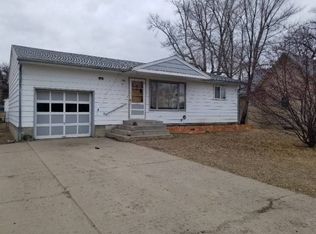 312 S 3rd St E, Malta, MT 59538