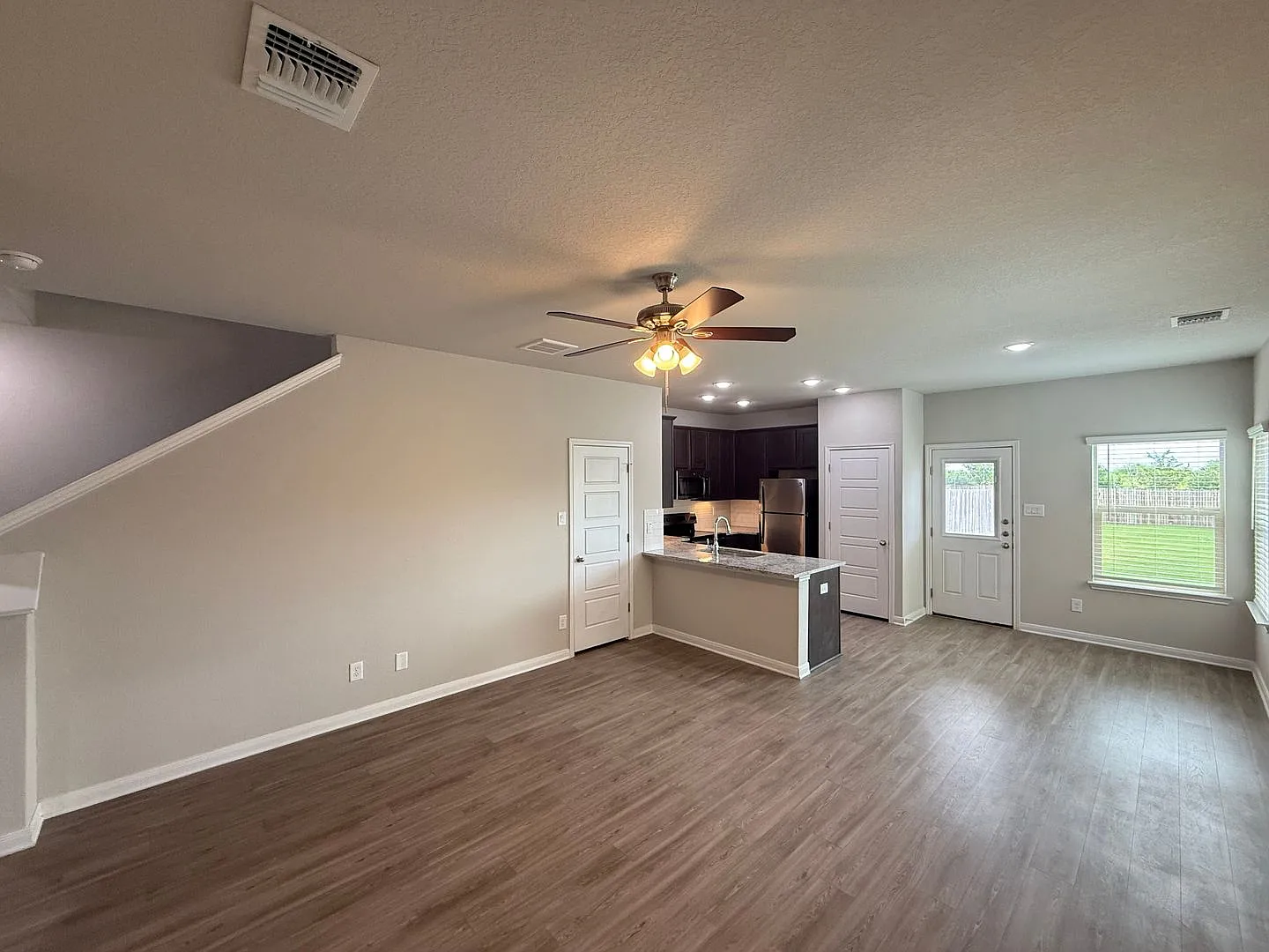 3bd/2.5ba Two-Story Duplex in Prime Location — Photo 3