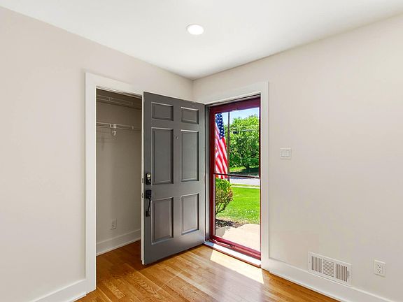 3rd image of 7708 Jansen Dr