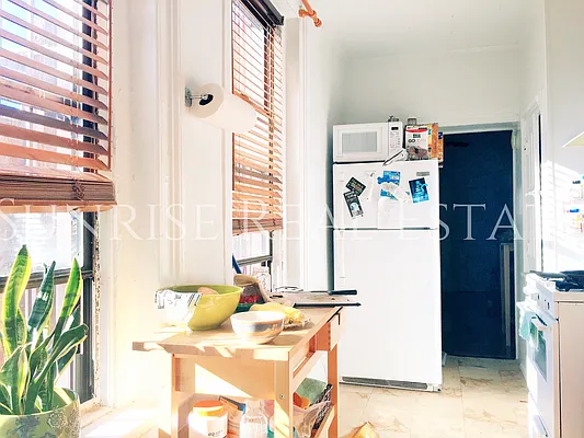 Rented by Sunrise Real Estate | media 55