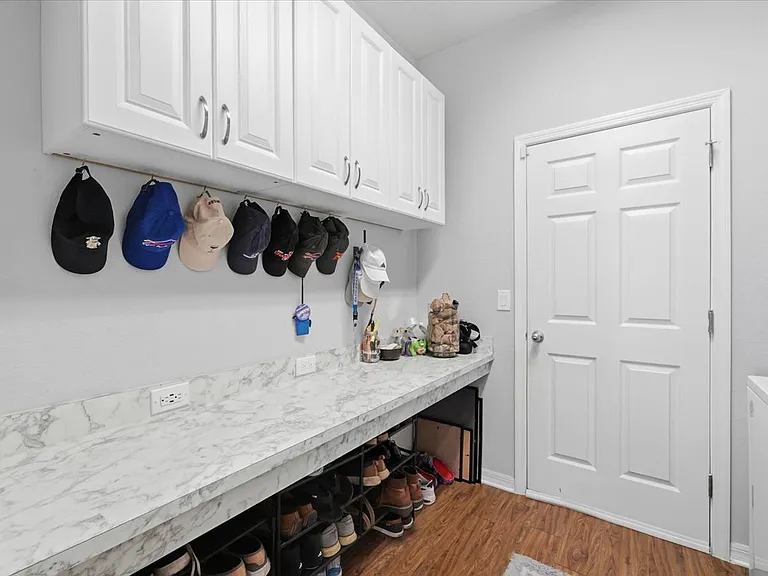 3615 Peregrine Way — Photo 20