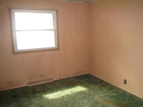 4th image of 845 Hiawatha Dr
