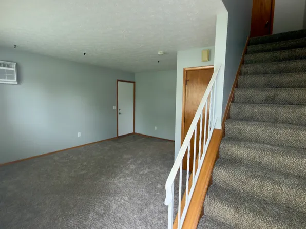 239 Brunswick Dr, Elyria, OH 44035