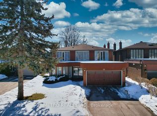 17 Twin Circle Ct, Toronto, ON M2R3L3