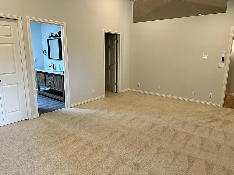 330 E College St — Photo 22