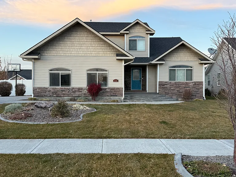 Bainbridge Ln — Photo 1