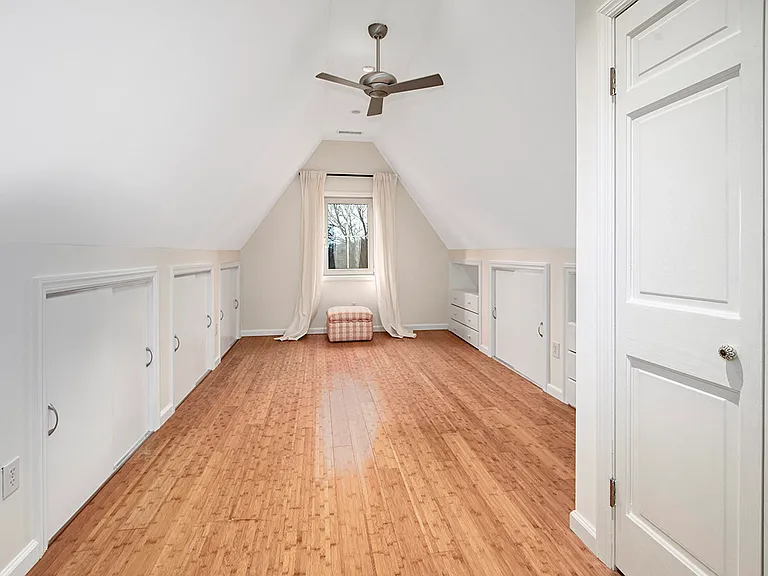 319 Oakland Beach Ave — Photo 12