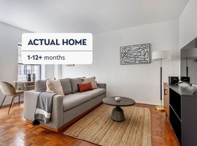 360 W 34th St