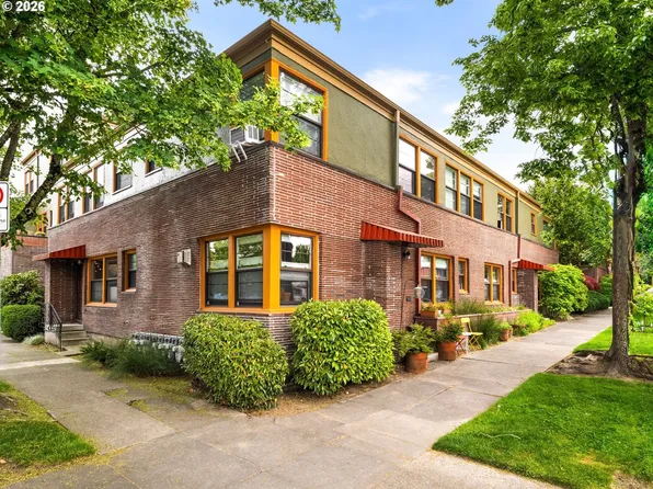 2025 SE Caruthers St APT 2, Portland, OR 97214