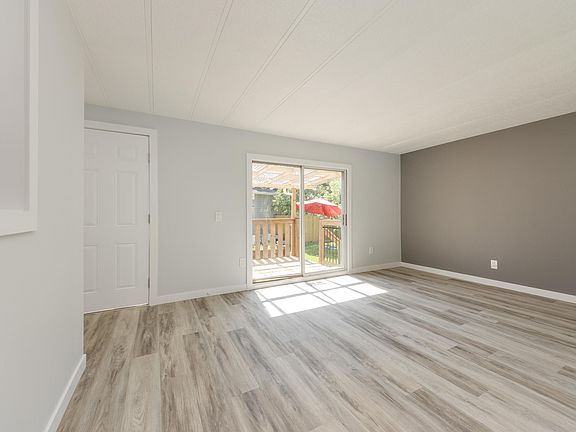 5th image of 1913 Royal Rd NW
