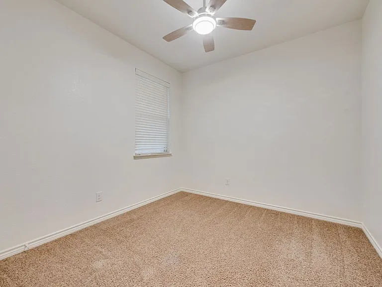 1816 Castle Creek Dr — Photo 12