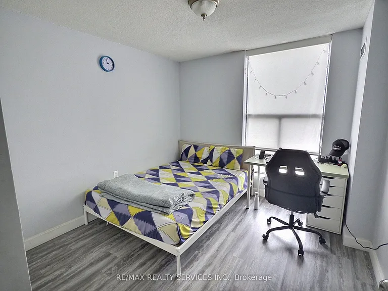 18 Knightsbridge Rd #1812 — Photo 7