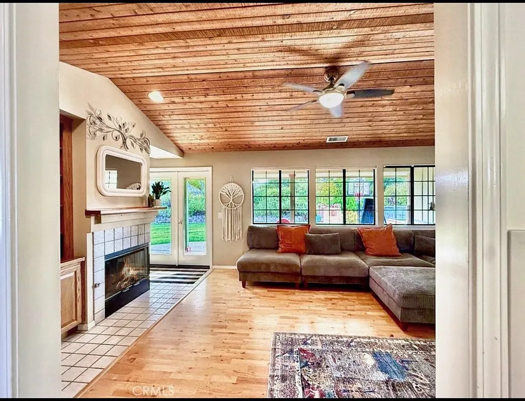 4 bed, 2.5 bath, 2316 sqft, $6,000 — Photo 4