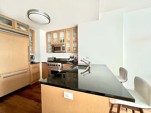 3rd image of 200 W End Ave APT 9J