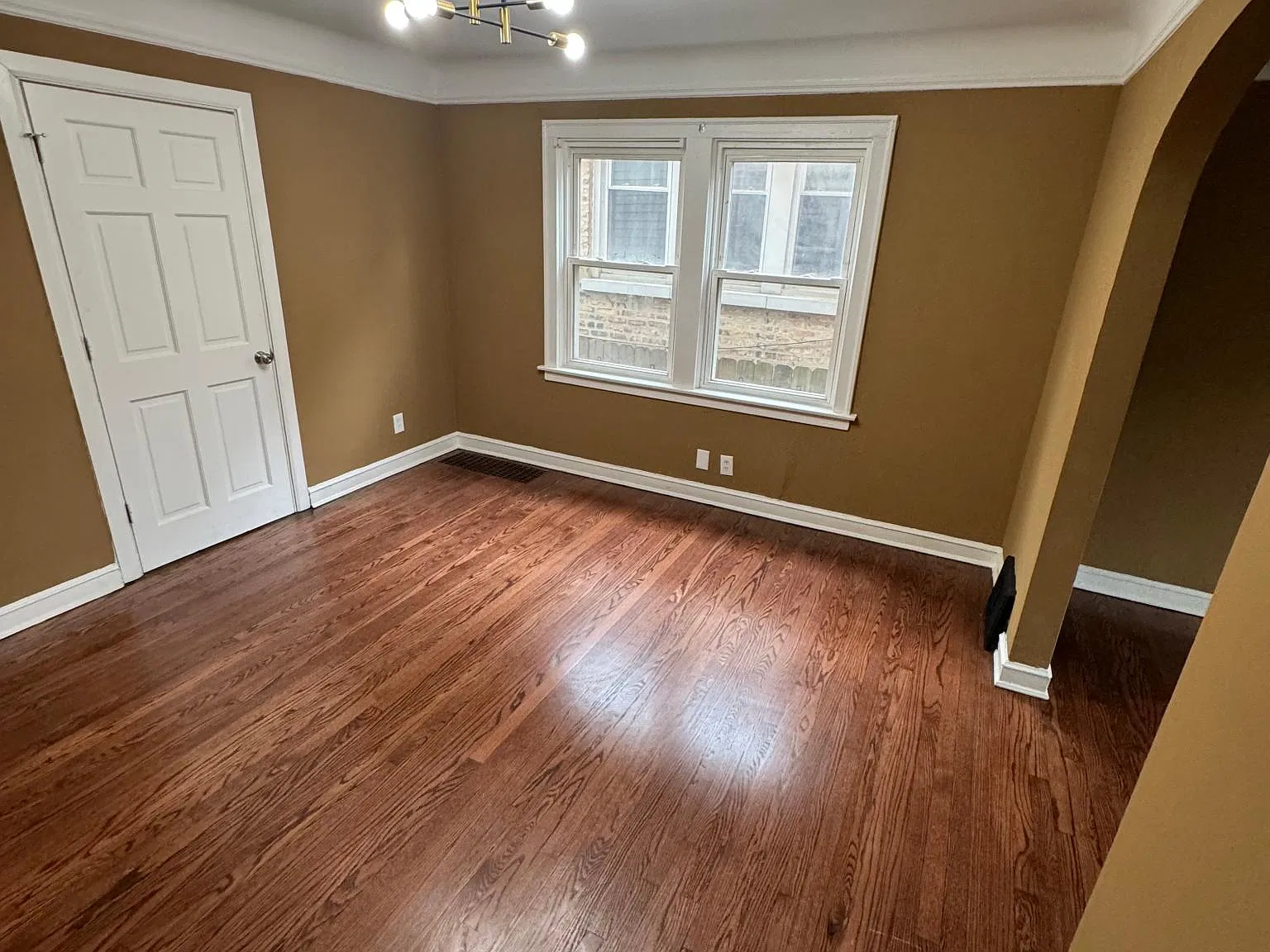 5242 S Albany Ave — Photo 3