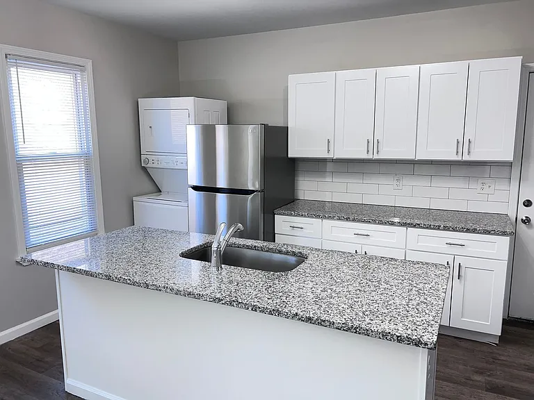 5651 Plumer St — Photo 3
