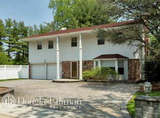 43 East Dr, Woodbury, NY 11797