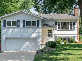 352 Windsor Dr NE, Cedar Rapids, IA 52402